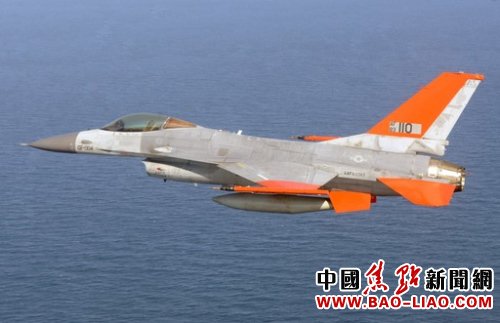 2013年9月19日,QF-16靶机成功完成首次完成无人驾驶飞行。 2013年9月19日,QF-16靶机成功完成首次完成无人驾驶飞行。